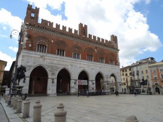 Lu.Lu Suite And Rooms Piacenza Exterior photo